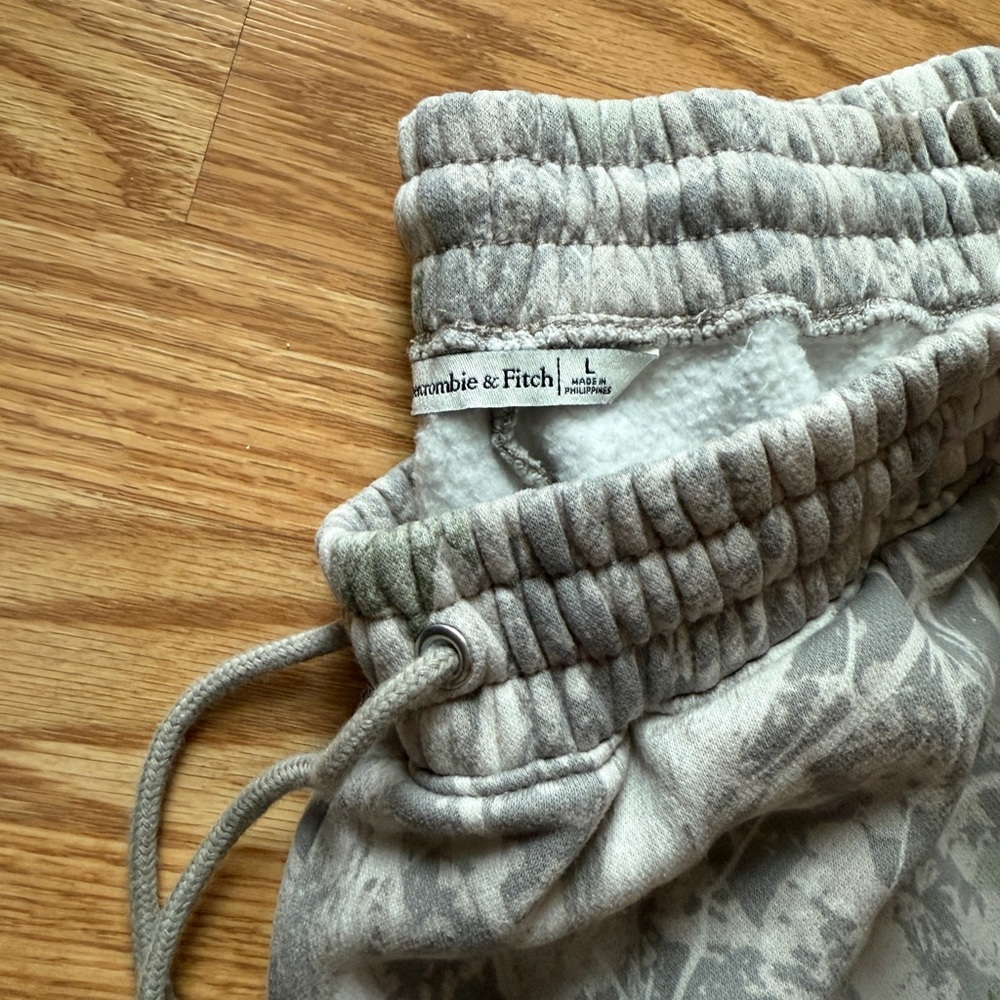 Abercrombie Camouflage Jogger Pants - Picture 2 of 5